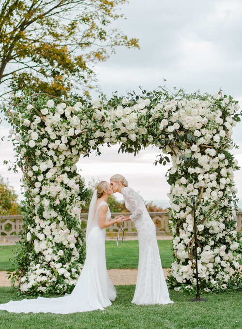Beautini brides kissing, lesbian wedding