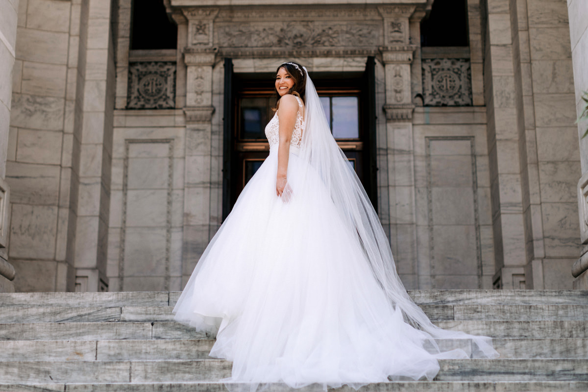 A bride stands on the steps of the NYPL, New York public library